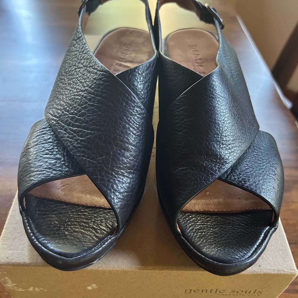 Gentle Souls Black Leather Demi-Wedge Criss Cross Sandals (8M/39 Euro)
